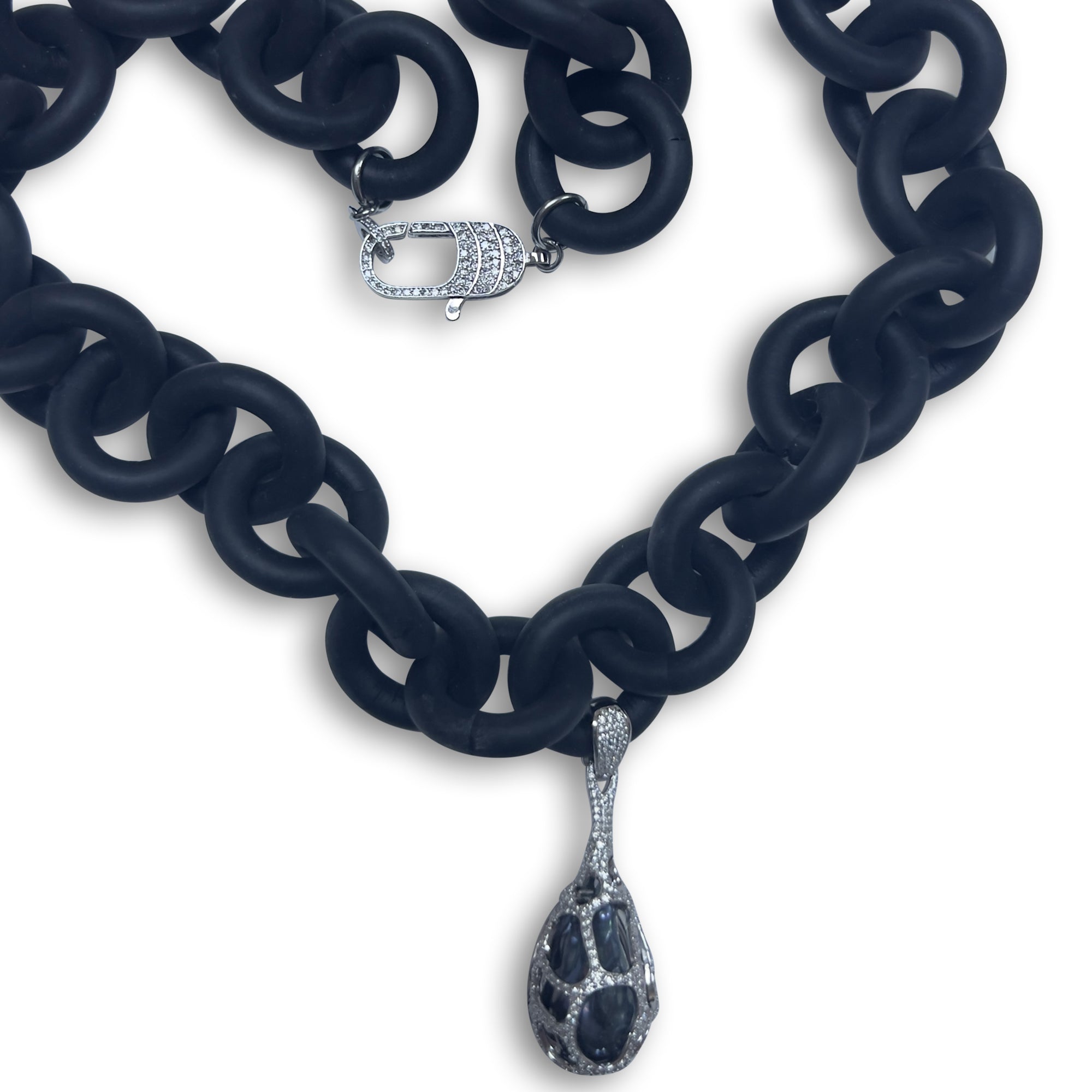BLACK RUBBER CHAIN NECKLACE WITH RHODIUM-PLATED GREY BAROQUE PEARL PENDENT