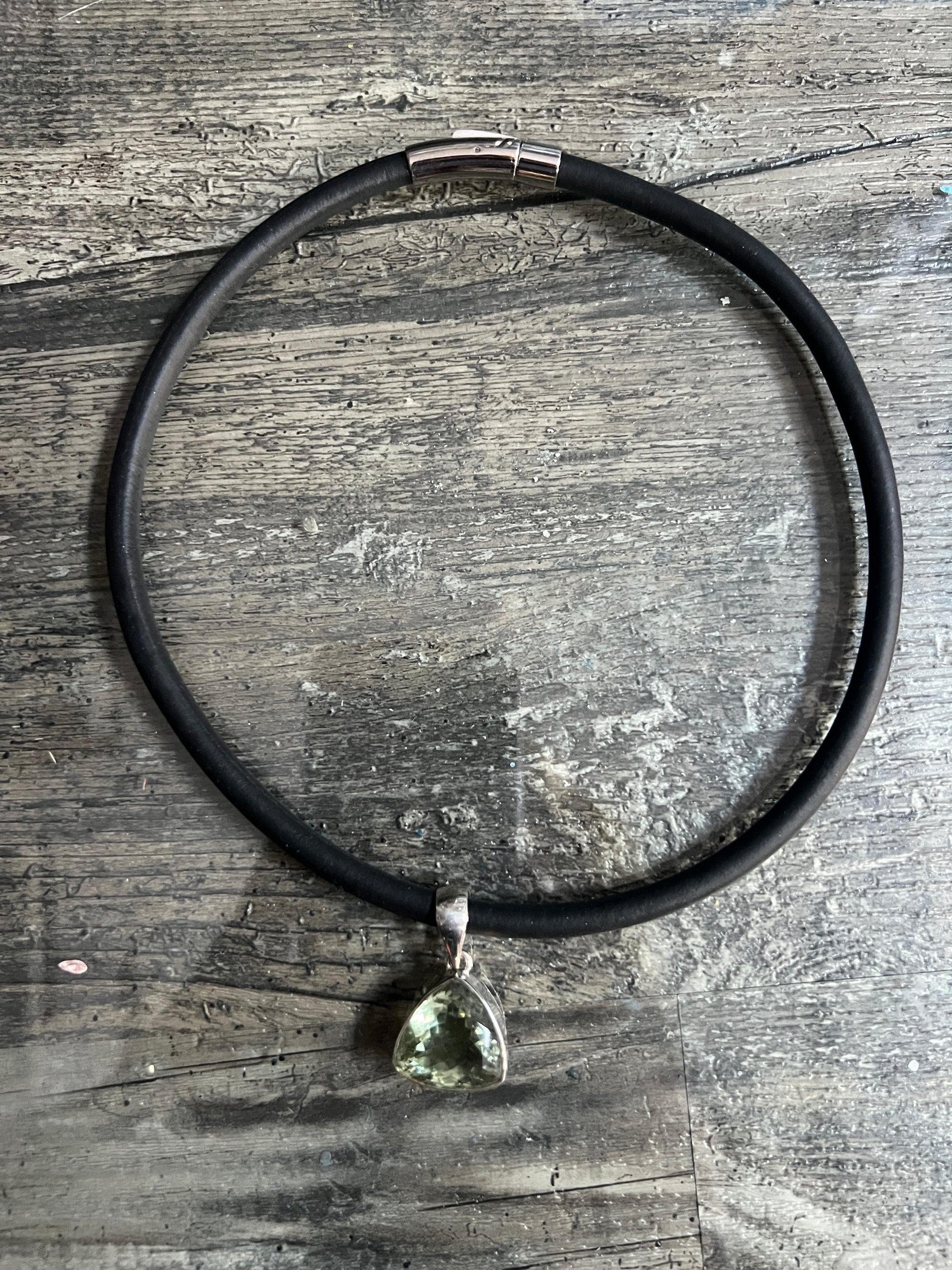 Rubber Necklace with Triangle Green Amethyst