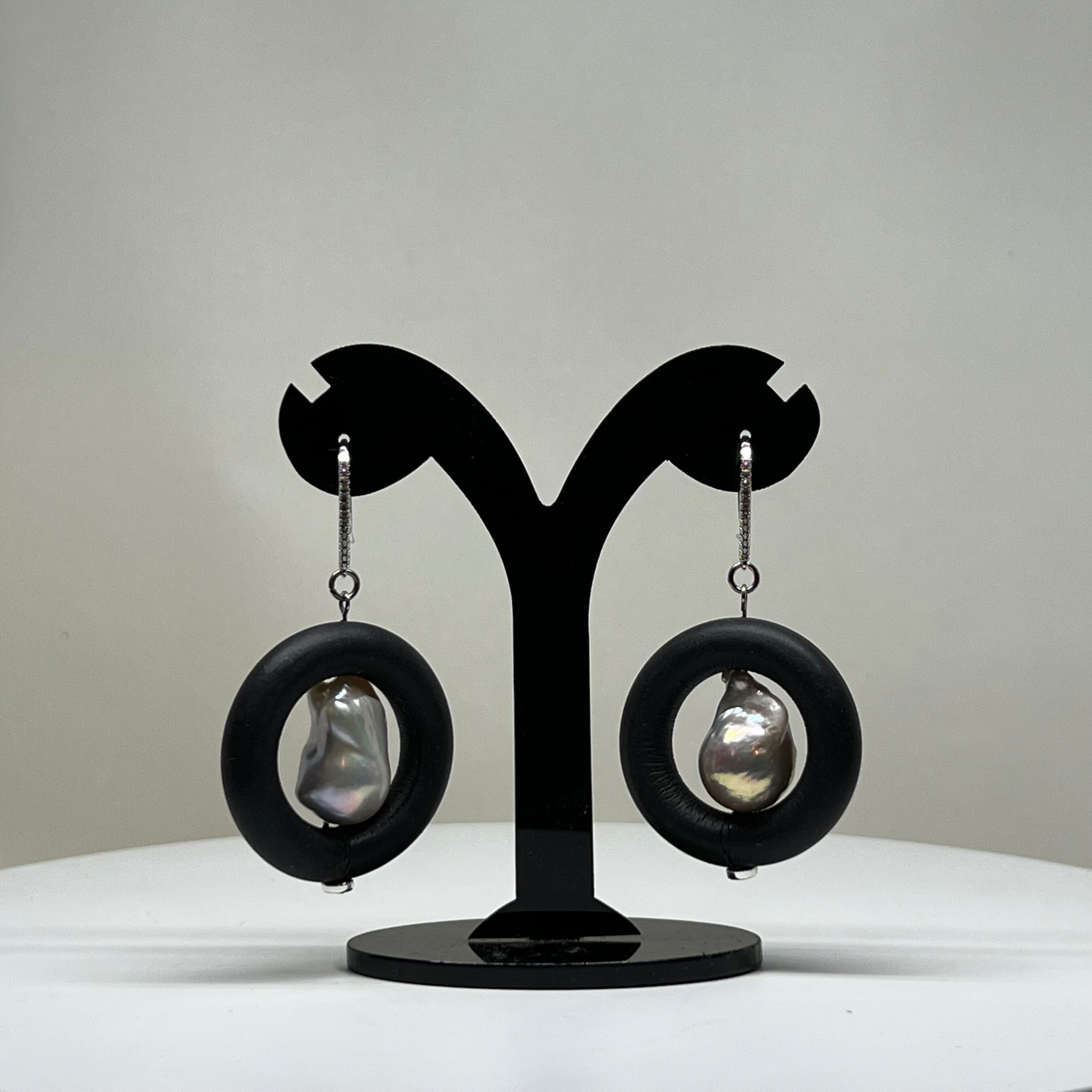 BLACK RUBBER EARRINGS WITH GENUINE BAROQUE PEARLS AND SILVER ENDCAPS. by nyet jewelry