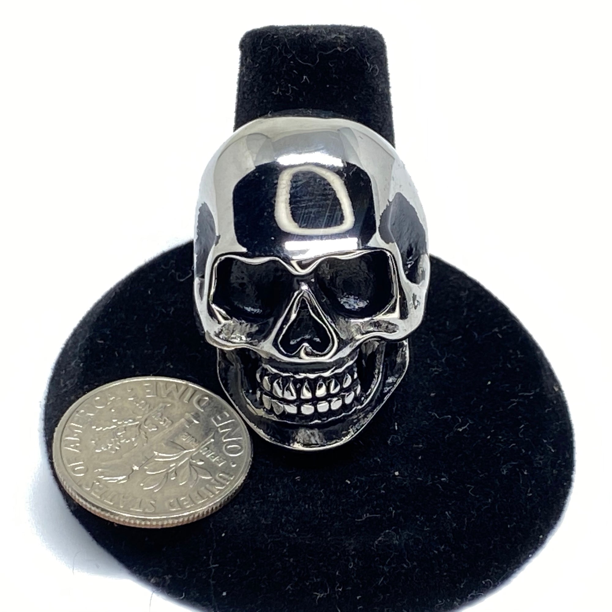 SMALL SKULL STAINLESS STEEL RING.