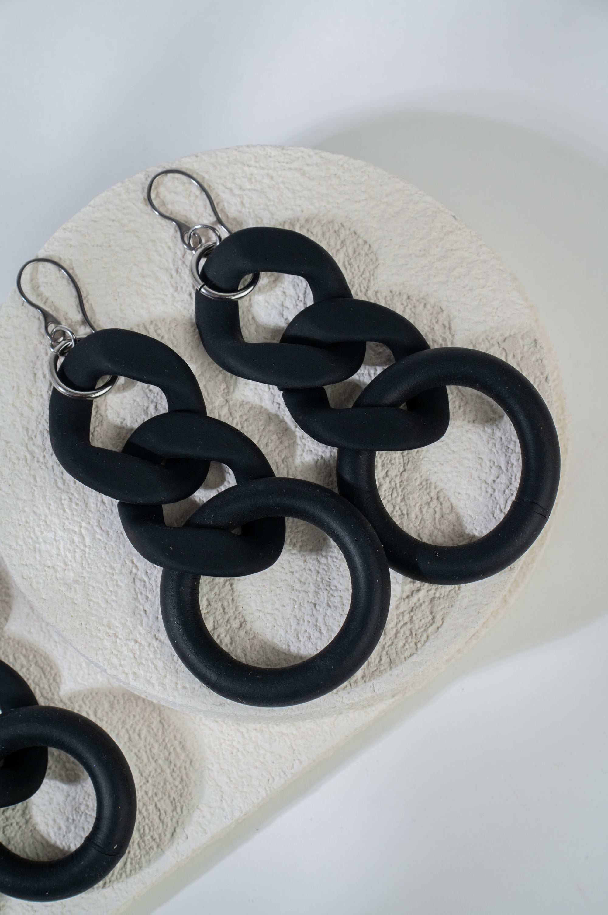 Plastic Chain Link Earrings with Rubber Ring