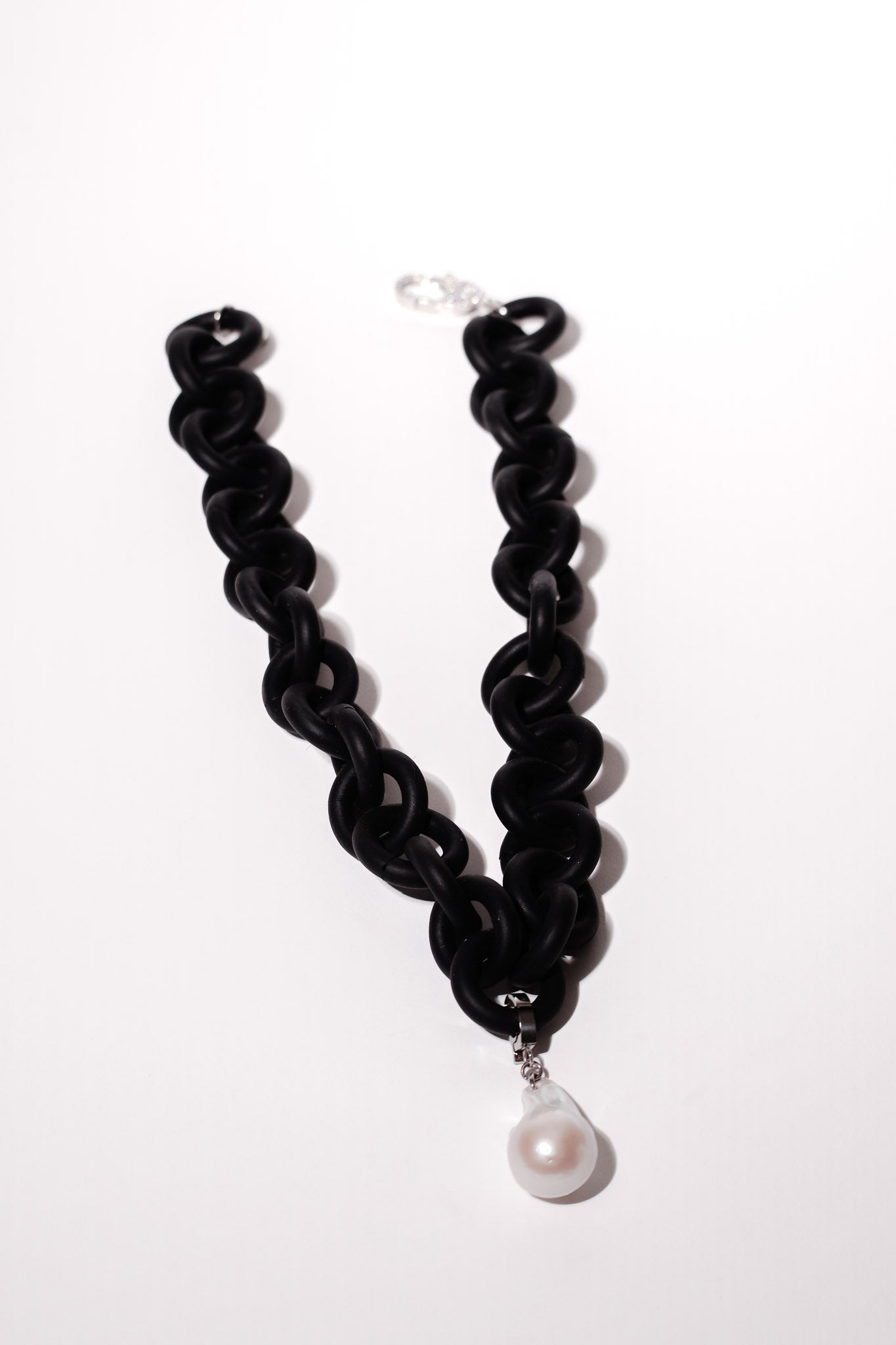 Drop Pendent White Baroque Pearl Rubber Necklace