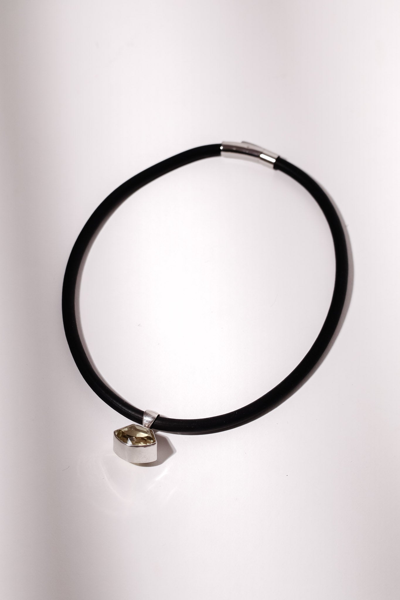 Rubber Necklace with free-form lemon topaz