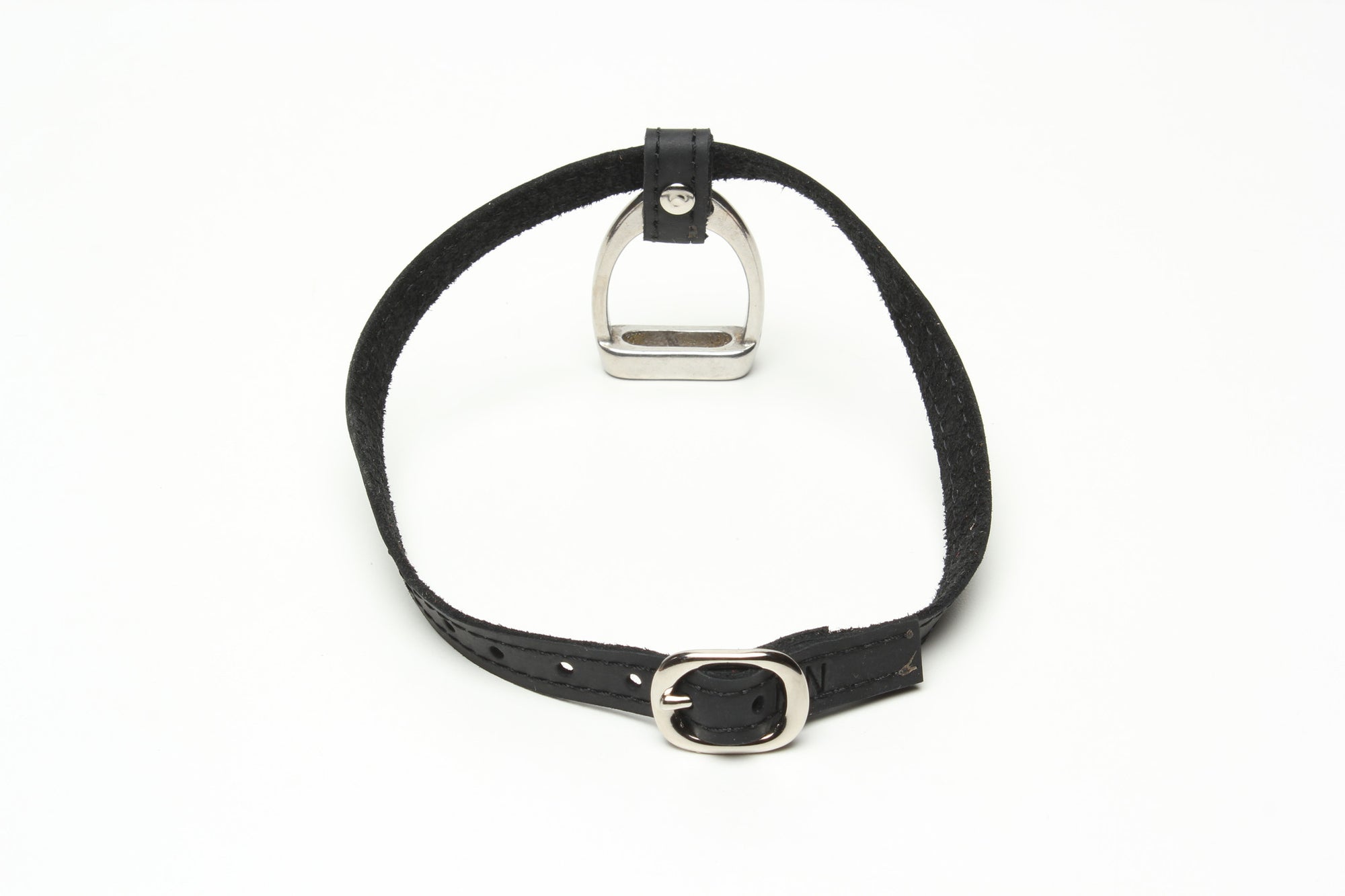 Nyet Jewelry stirrup choker