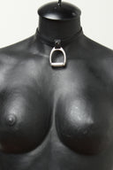 Nyet Jewelry stirrup choker