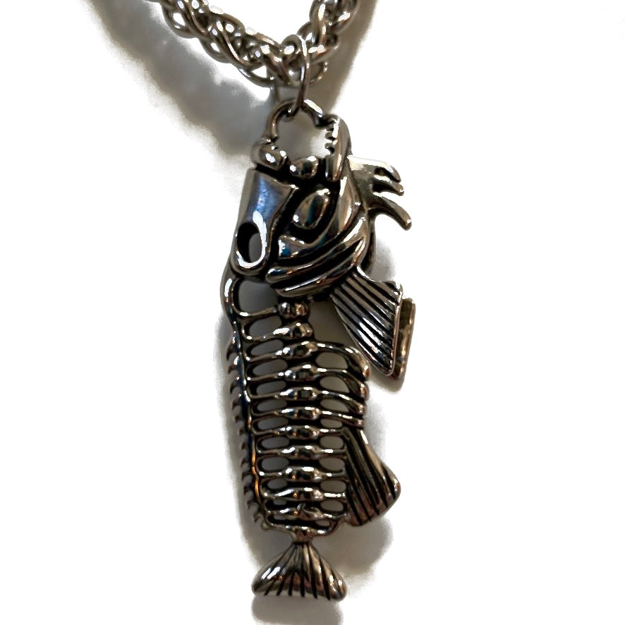 Stainless steel chain and fish pendant NYET Jewelry