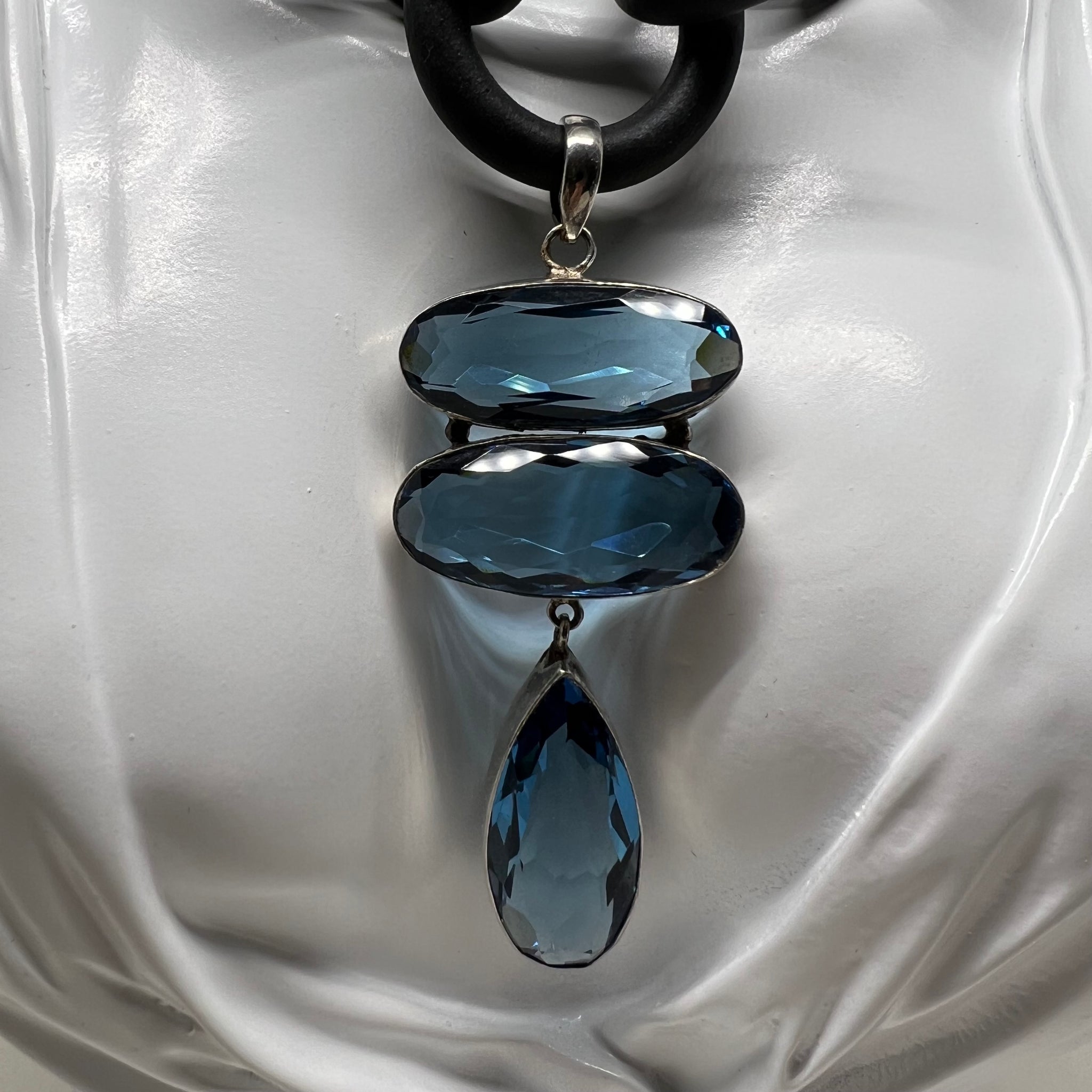 Blue Quartz Rubber Necklace