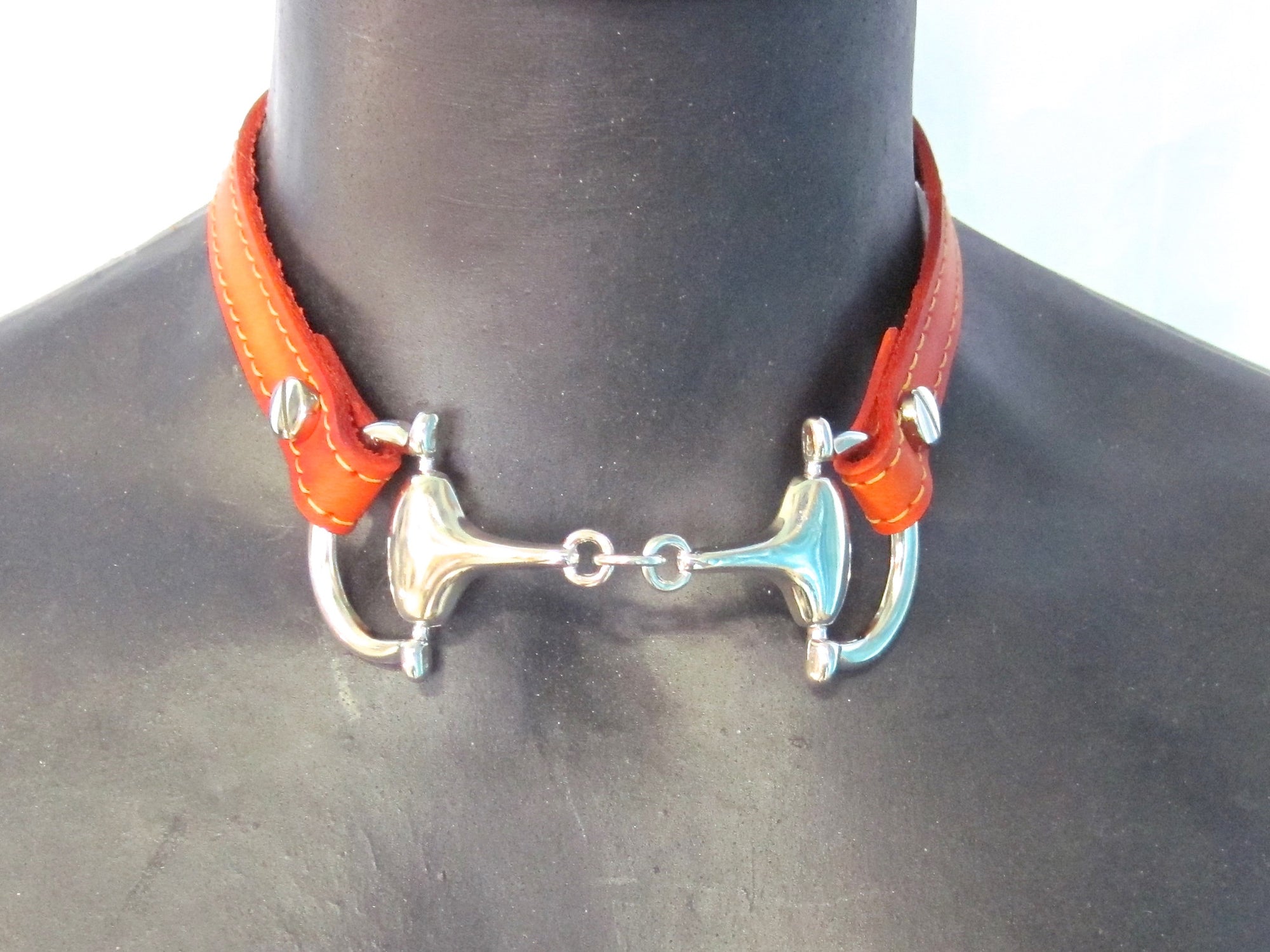 LEATHER CHOKER NECKLACE WITH D-RING HORSE BIT PENDANT