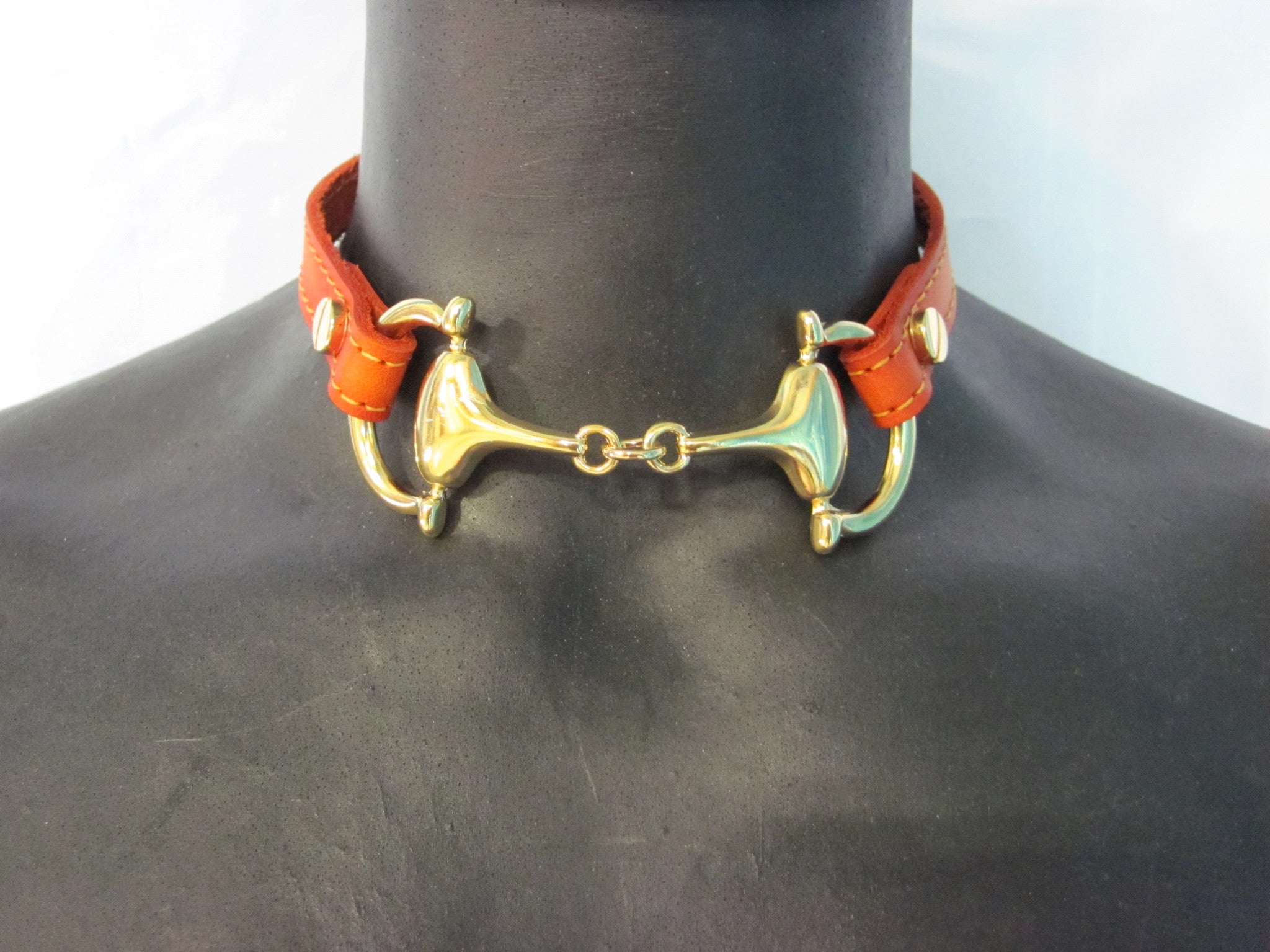 LEATHER CHOKER NECKLACE WITH D-RING HORSE BIT PENDANT