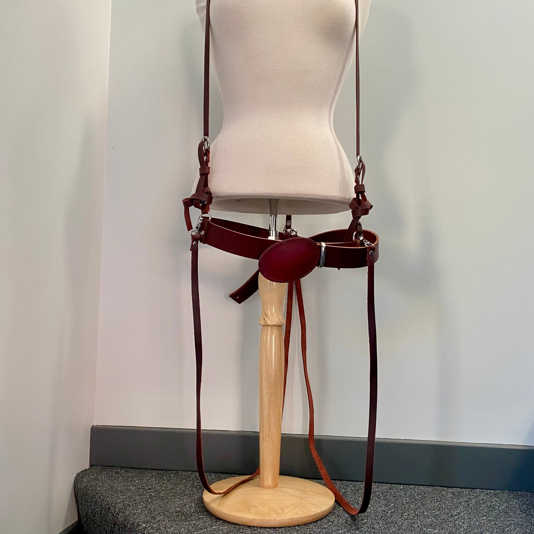 LEATHER BELT WITH DETACHABLE SUSPENDERS AND DANGLING STRAPS. by nyet jewelry